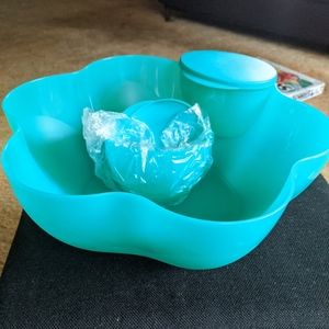 Tupperware chip and dip bowl
